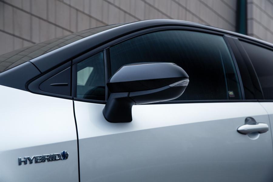 Детали экстерьера Toyota Corolla Hybrid 2019 года  (UK) (фото 11 из 40)